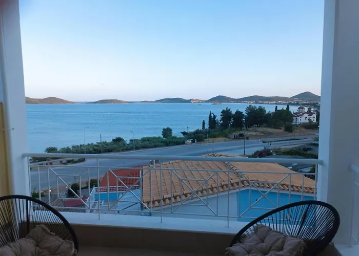 Theo Luxury * Néa Péramos